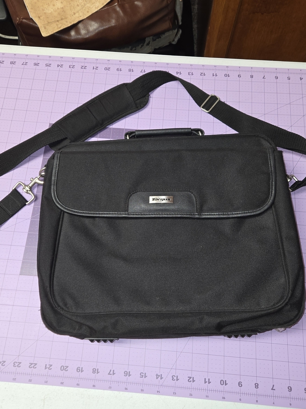 Targus Black Laptop Briefcase Messenger Bag Padded 15" Adjustable Strap